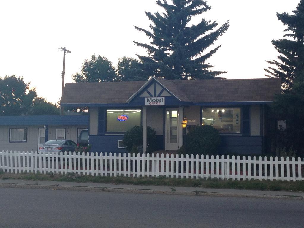 פינצ'ר קריק Blue Mountain Motel מראה חיצוני תמונה